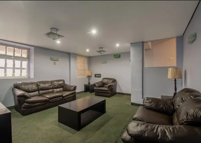 Embassy Hotel 3*