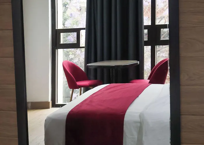 Hotel Embassy